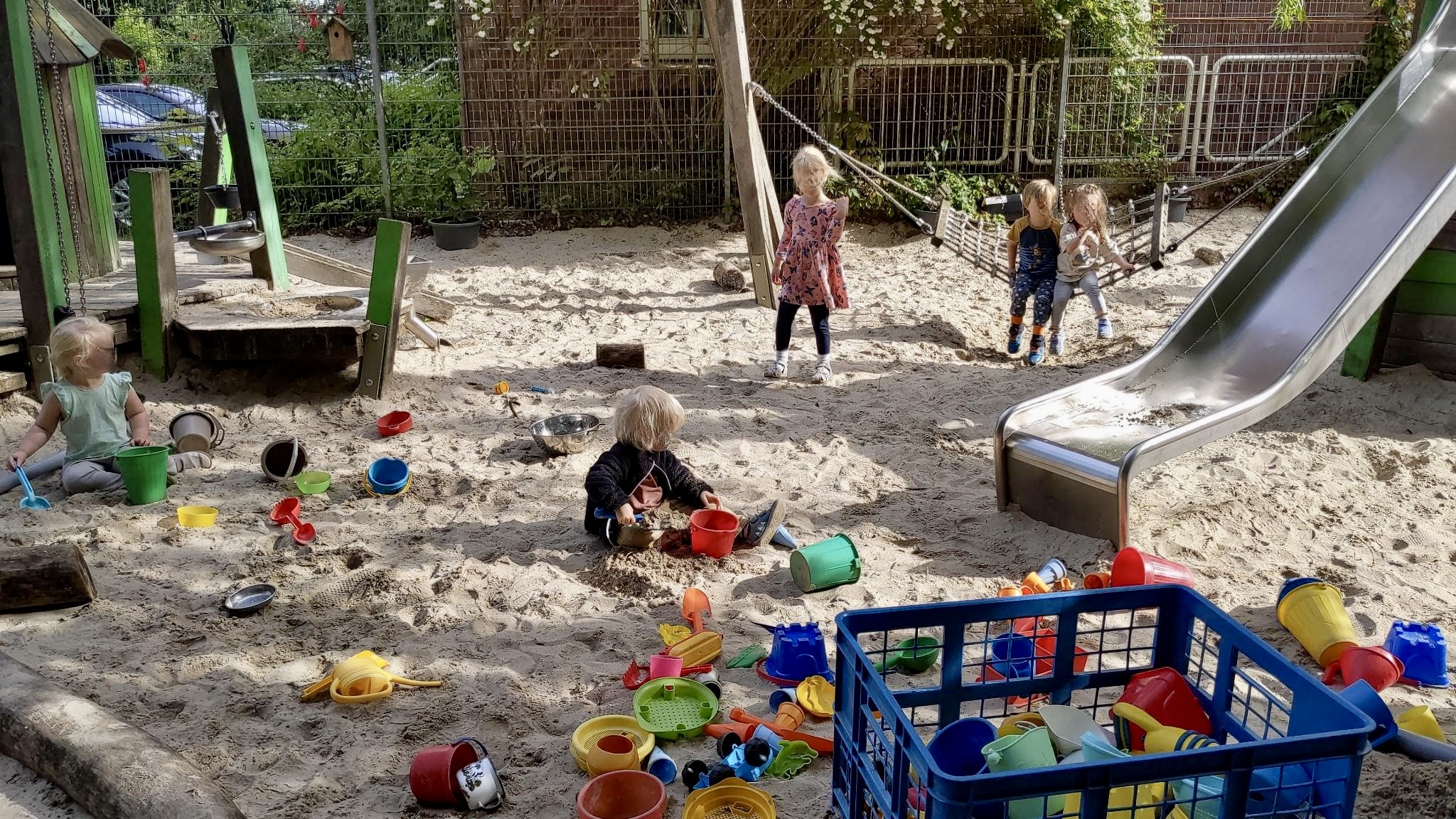Buddeln und Bauen im Sand